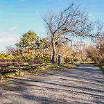 Blueground Zizkov Furnished Park Prg-42